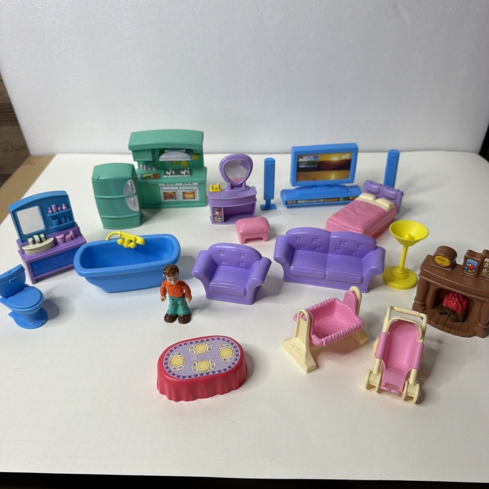 Toys r Us -You & Me Family Dollhouse Furniture